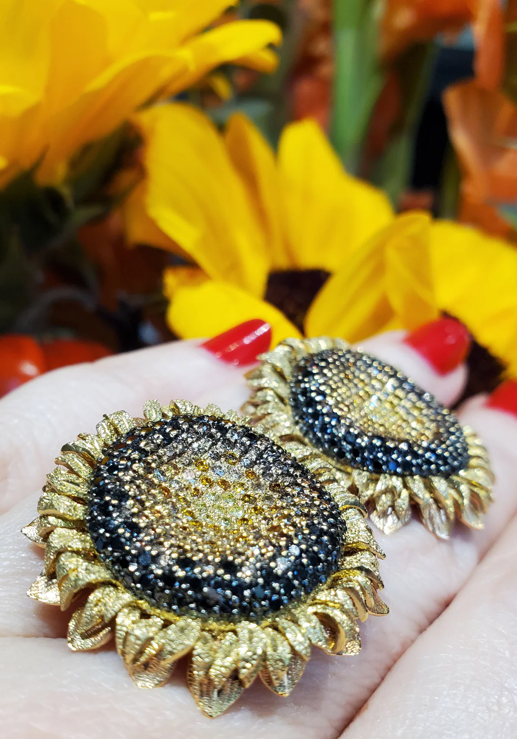 Alex Soldier 18K Gold Diamond Sunflower Earrings - Image 3