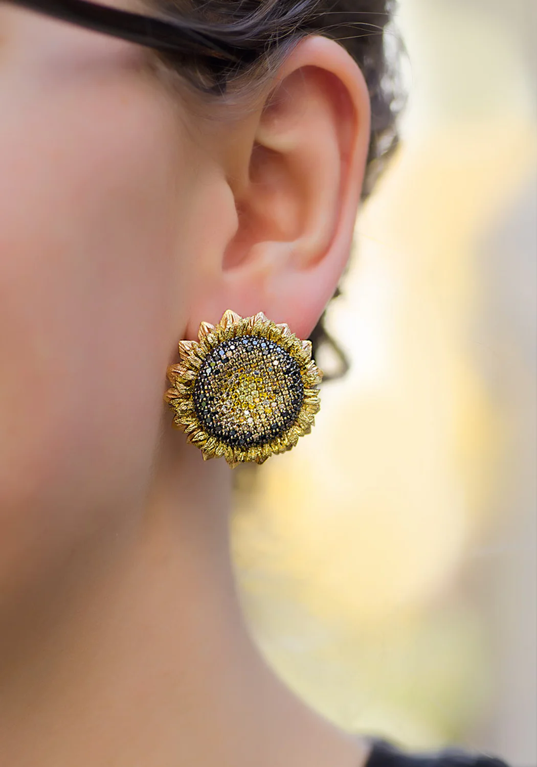Alex Soldier 18K Gold Diamond Sunflower Earrings - Image 4