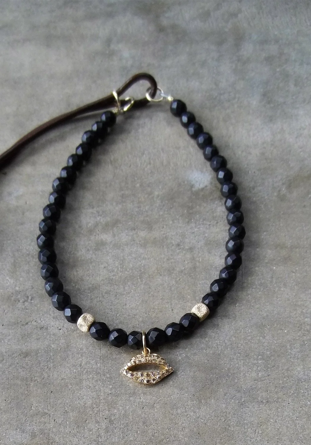Catherine Michiels Agate Bead & Diamond Lip Charm Bracelet - Image 3