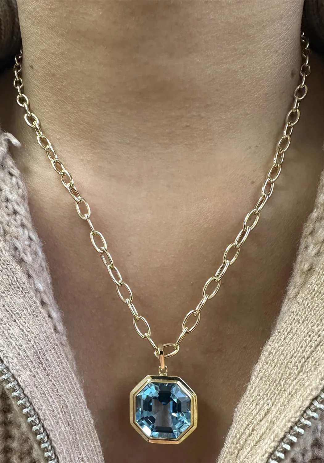 Goshwara Manhattan 18KYG Asscher Blue Topaz Octagon Pendant Necklace - Image 2