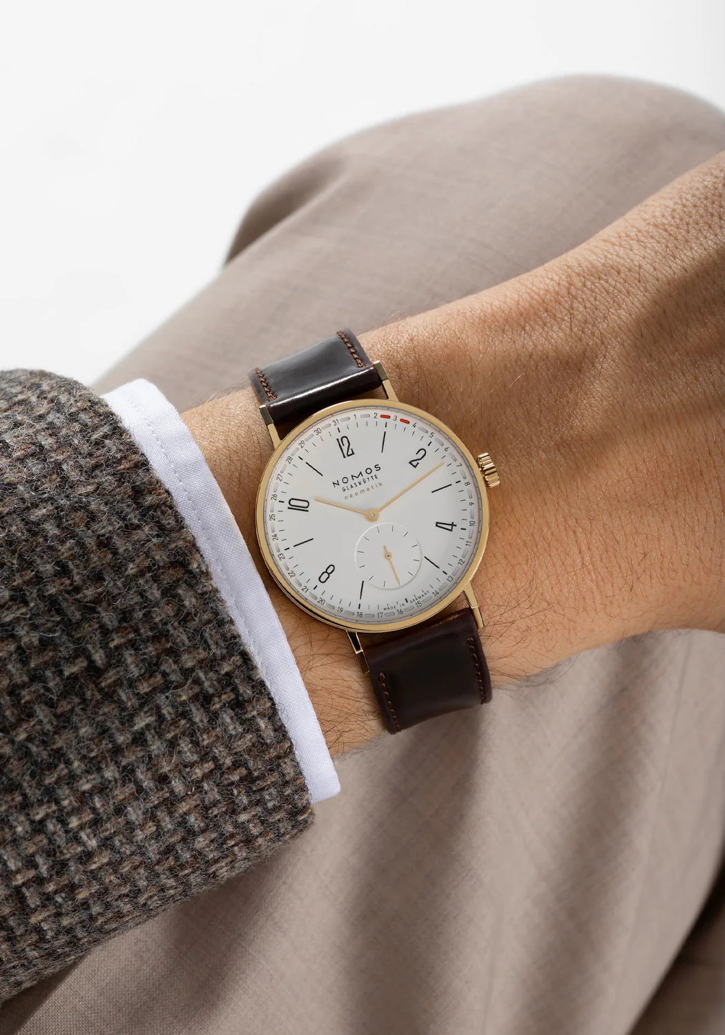NOMOS Tangente Gold Neomatik 38 Update Doré | Ref. 196 | Pre-Order - Image 2
