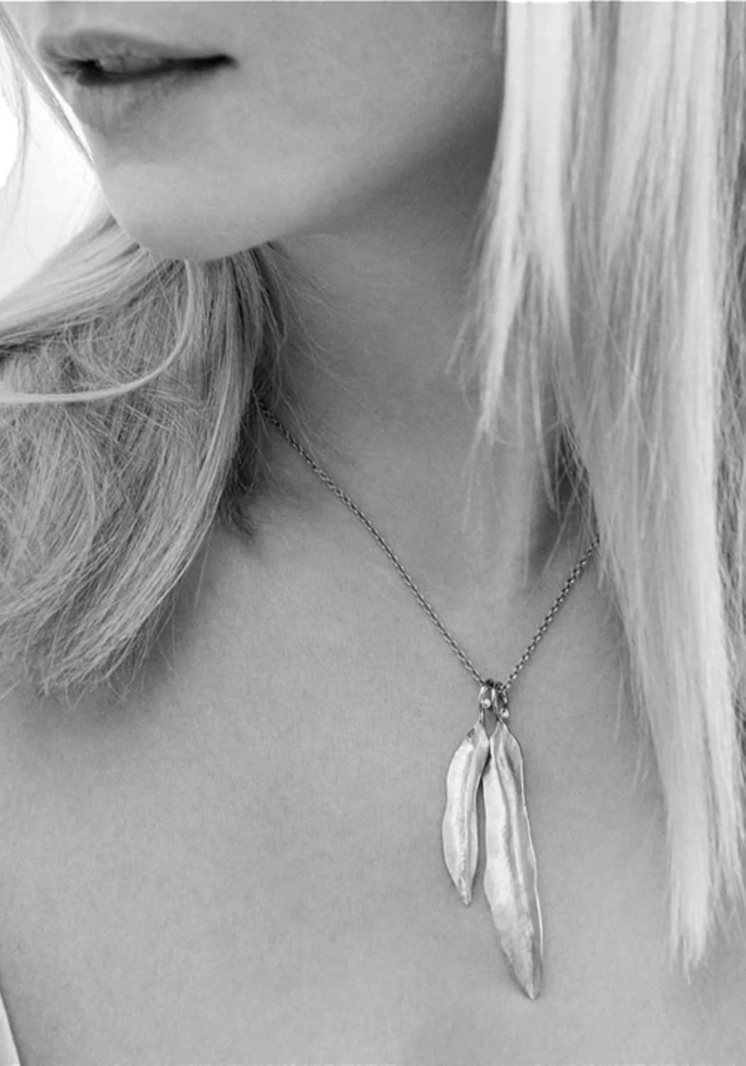 Ole Lynggaard Leaves 18KRG Leaf Pendant | 4.5cm - Image 3