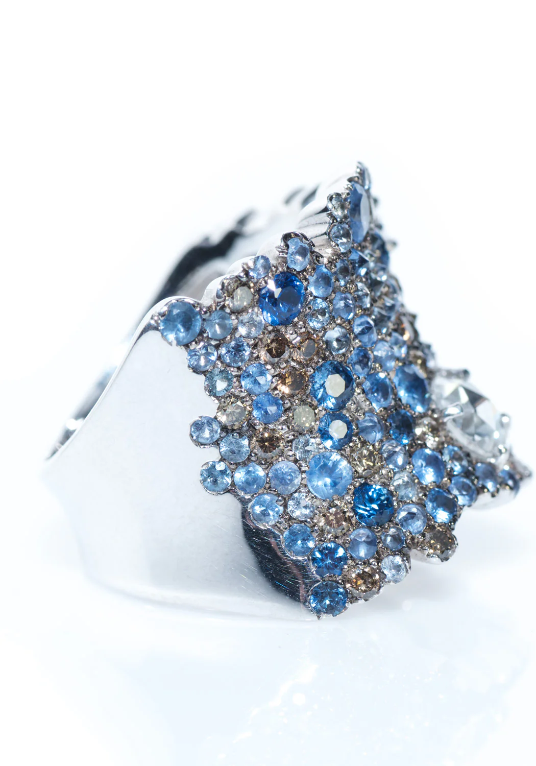 Stefan Hafner Lunar 18KWG Wide Diamond & Sapphire Ring - Image 2